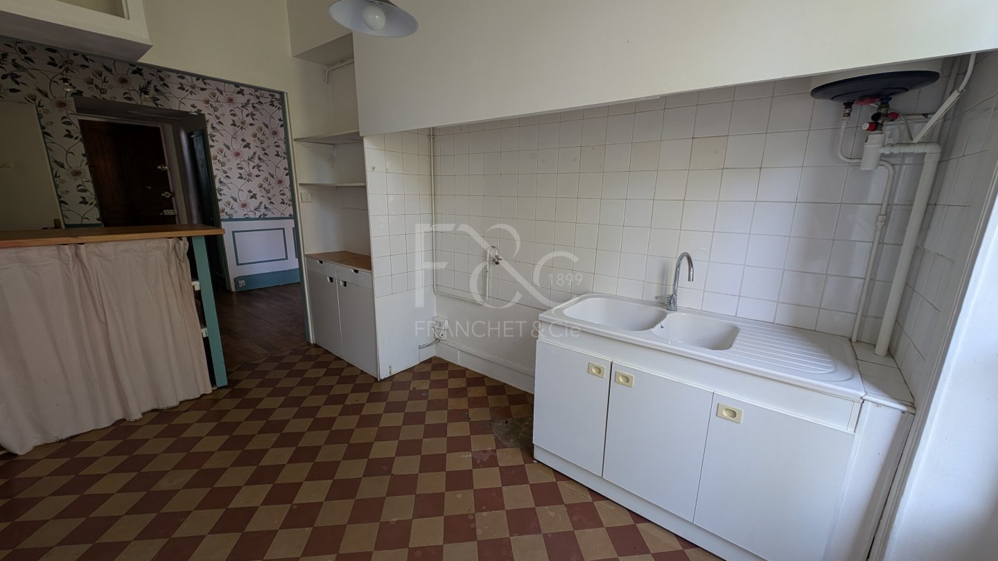 APPARTEMENT T3 A LOUER - LYON 3EME ARRONDISSEMENT - 85.18 m2 - 899 &euro; charges comprises par mois