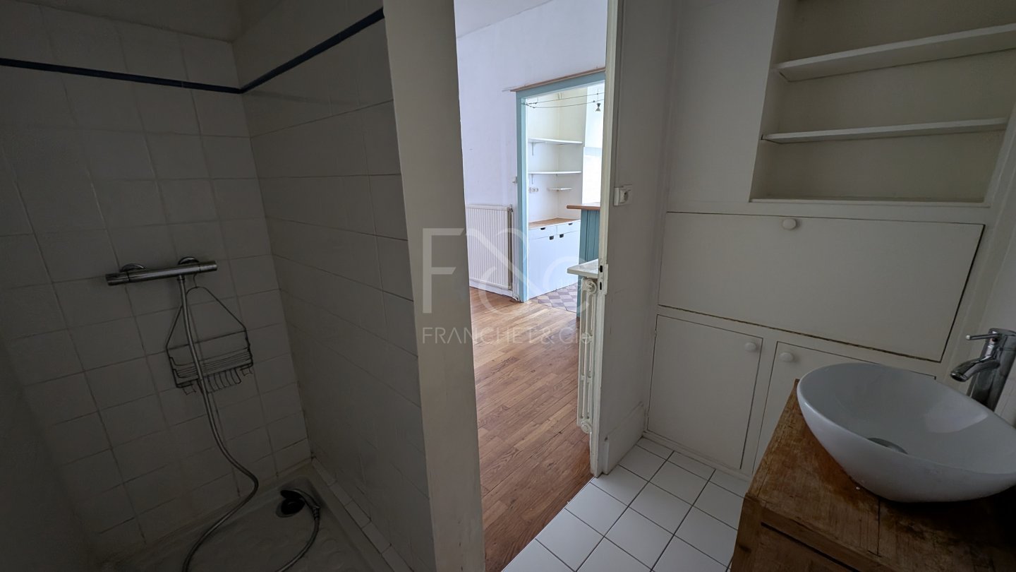 APPARTEMENT T3 A LOUER - LYON 3EME ARRONDISSEMENT - 85.18 m2 - 899 &euro; charges comprises par mois