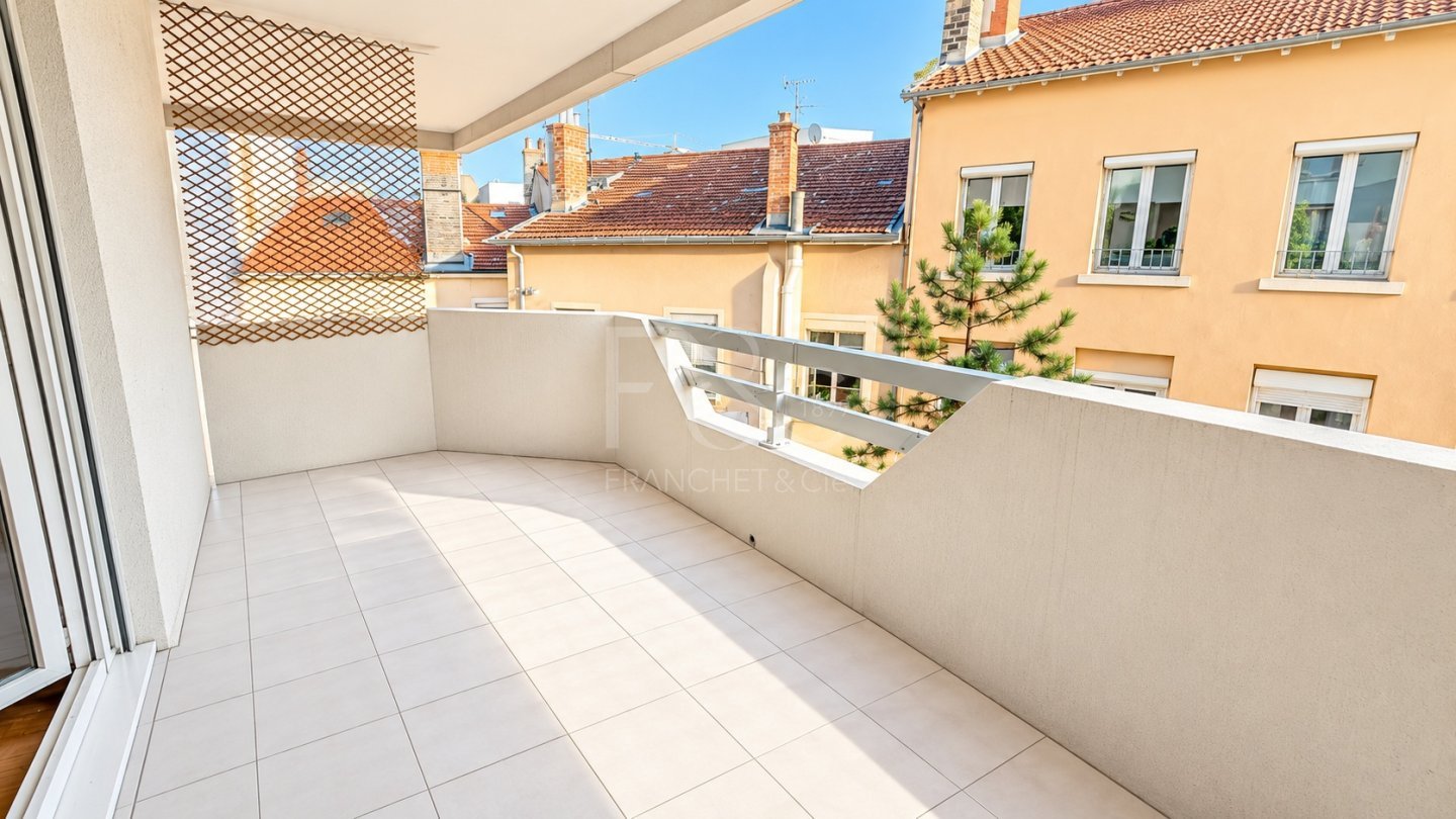 APPARTEMENT T3 A LOUER - LYON 3EME ARRONDISSEMENT - 78.68 m2 - 1 200 &euro; charges comprises par mois