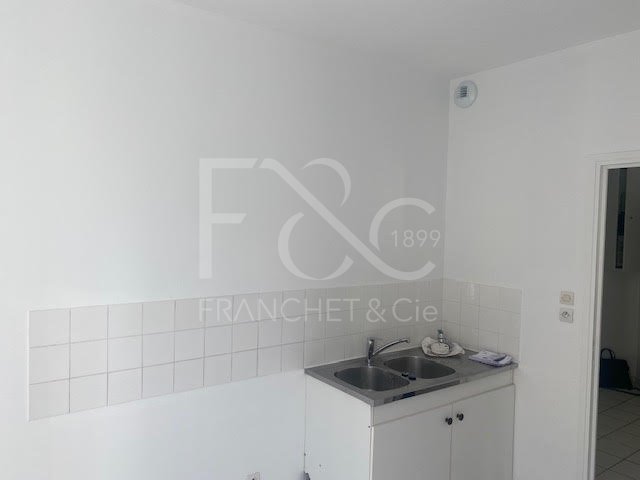 APPARTEMENT T3 A LOUER - LYON 3EME ARRONDISSEMENT - 75.02 m2 - 1182€ charges comprises par mois