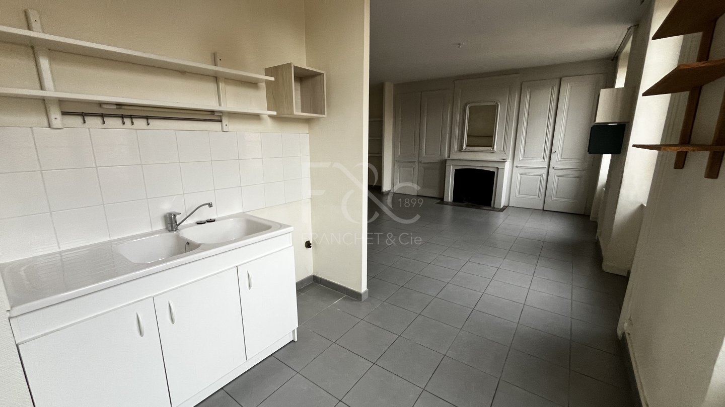 APPARTEMENT T3 A LOUER - LYON 3EME ARRONDISSEMENT - 88.77 m2 - 1�166�&euro; charges comprises par mois