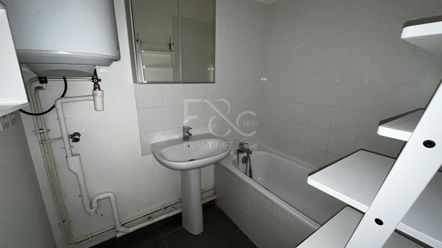 APPARTEMENT T3 A LOUER - LYON 3EME ARRONDISSEMENT - 88.77 m2 - 1�166�&euro; charges comprises par mois