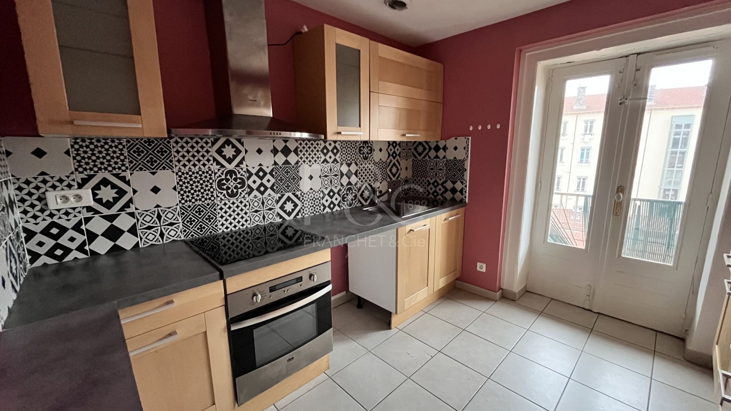 APPARTEMENT T3 A LOUER - LYON 3EME ARRONDISSEMENT - 88.02 m2 - 990�&euro; charges comprises par mois