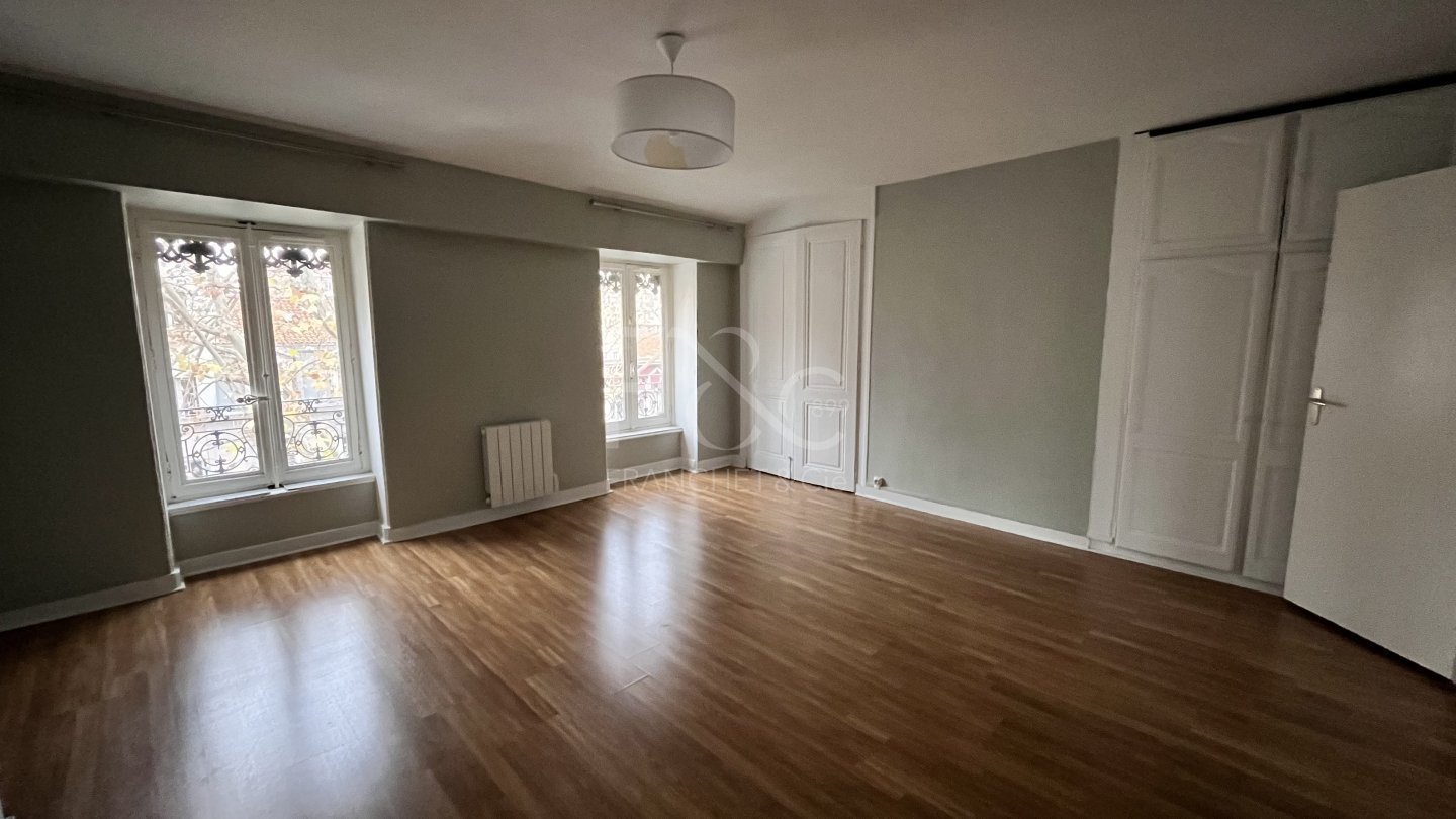 APPARTEMENT T3 A LOUER - LYON 3EME ARRONDISSEMENT - 88.02 m2 - 990�&euro; charges comprises par mois