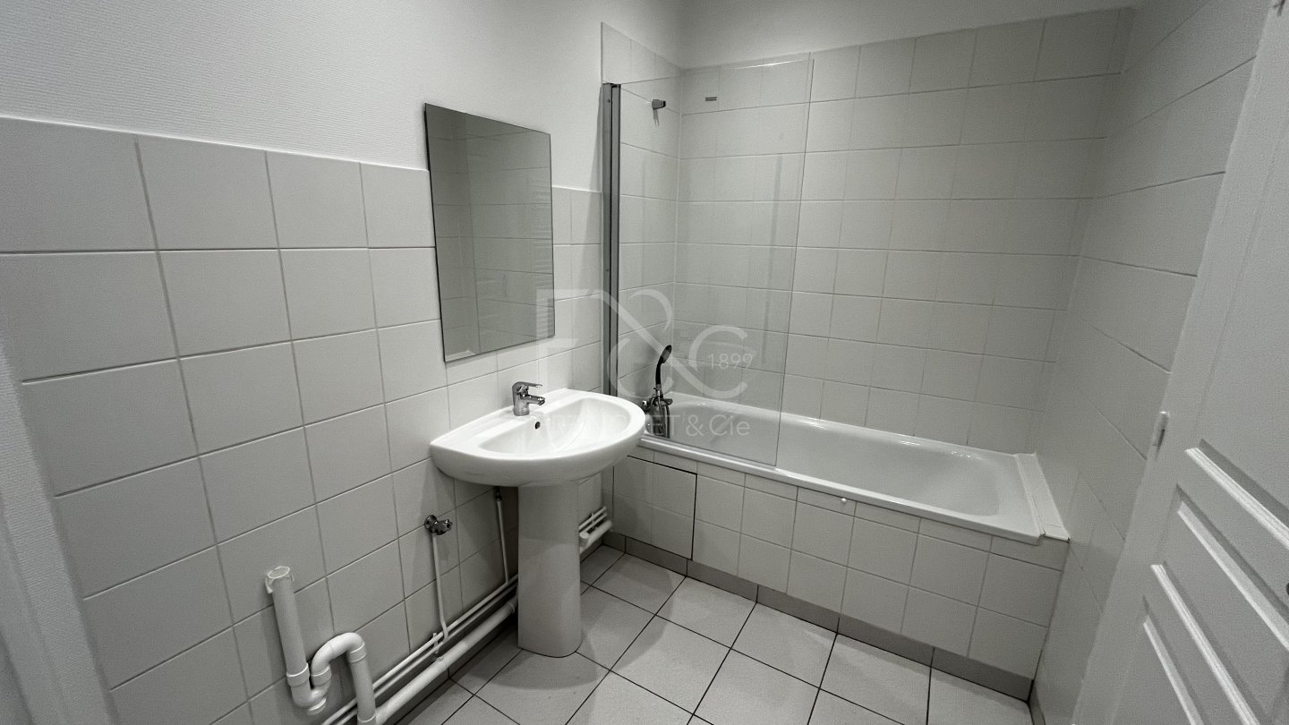 APPARTEMENT T3 A LOUER - LYON 3EME ARRONDISSEMENT - 62.16 m2 - 954�&euro; charges comprises par mois