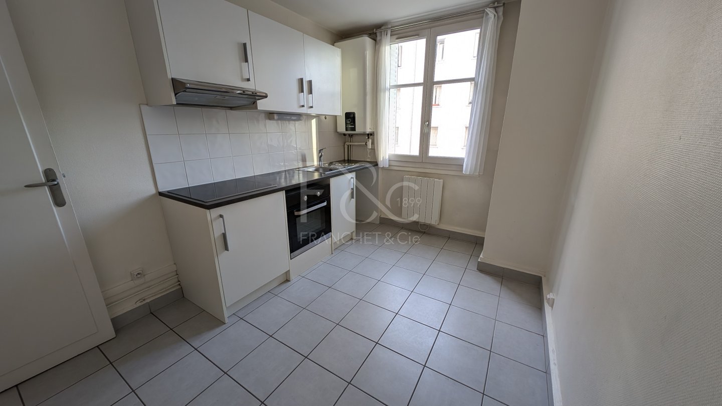 APPARTEMENT T3 A LOUER - LYON 3EME ARRONDISSEMENT Villette Gare - 57.75 m2 - 801�&euro; charges comprises par mois