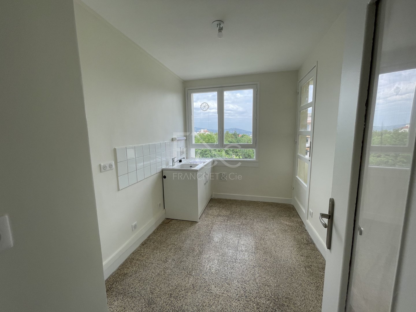 APPARTEMENT T3 A LOUER - LYON 5EME ARRONDISSEMENT - 57.43 m2 - 879 &euro; charges comprises par mois