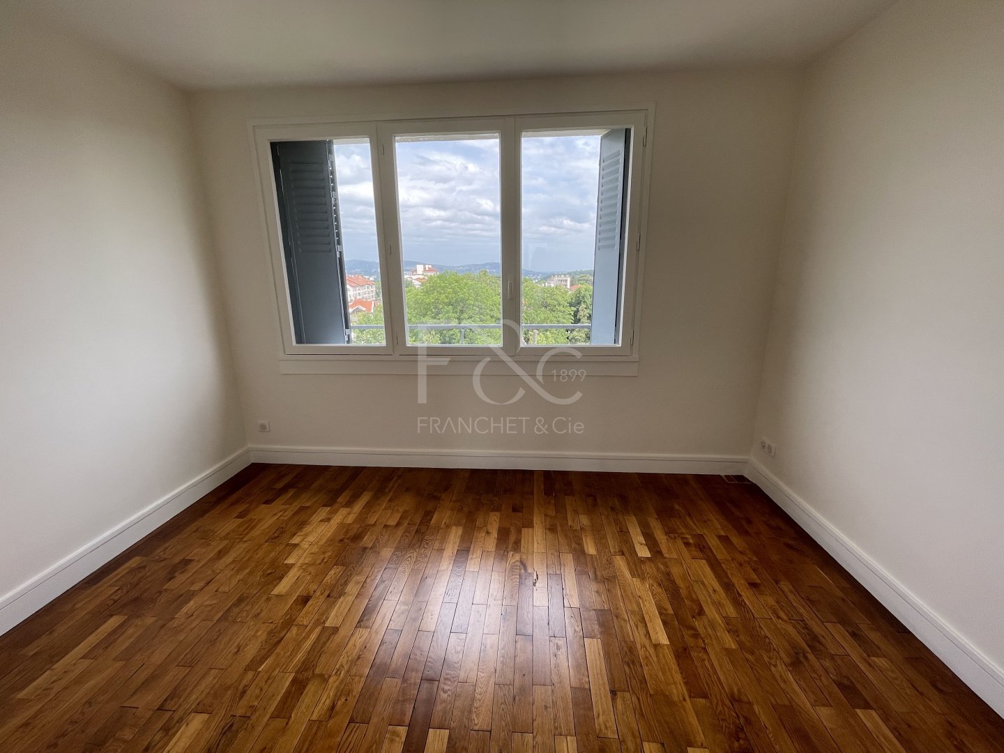 APPARTEMENT T3 A LOUER - LYON 5EME ARRONDISSEMENT - 57.43 m2 - 879 &euro; charges comprises par mois