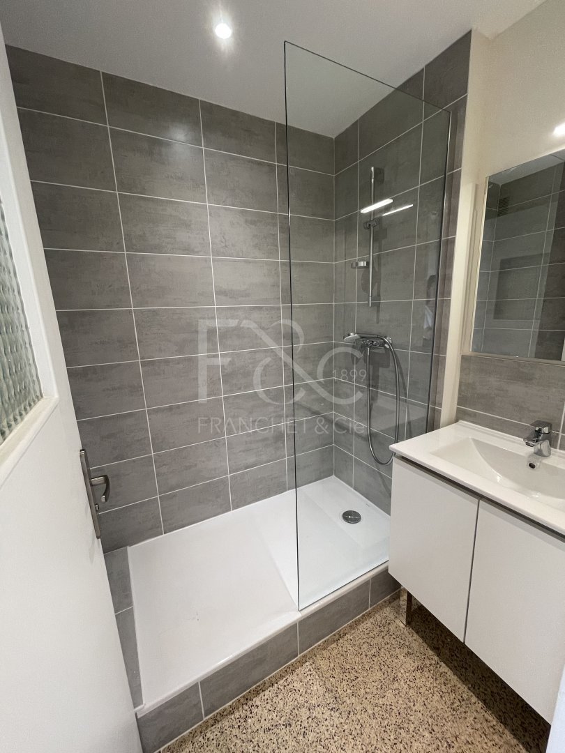 APPARTEMENT T3 A LOUER - LYON 5EME ARRONDISSEMENT - 57.43 m2 - 879 &euro; charges comprises par mois