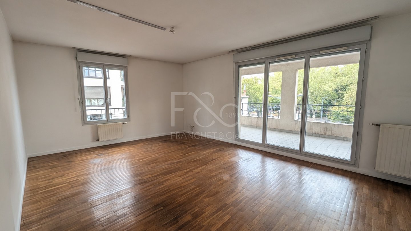 APPARTEMENT T3 A LOUER - LYON 5EME ARRONDISSEMENT - 69.89 m2 - 1 075 &euro; charges comprises par mois