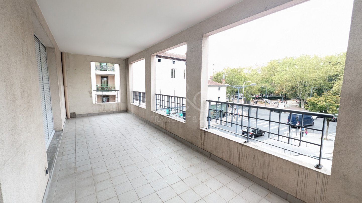 APPARTEMENT T3 A LOUER - LYON 5EME ARRONDISSEMENT - 69.89 m2 - 1 075 &euro; charges comprises par mois