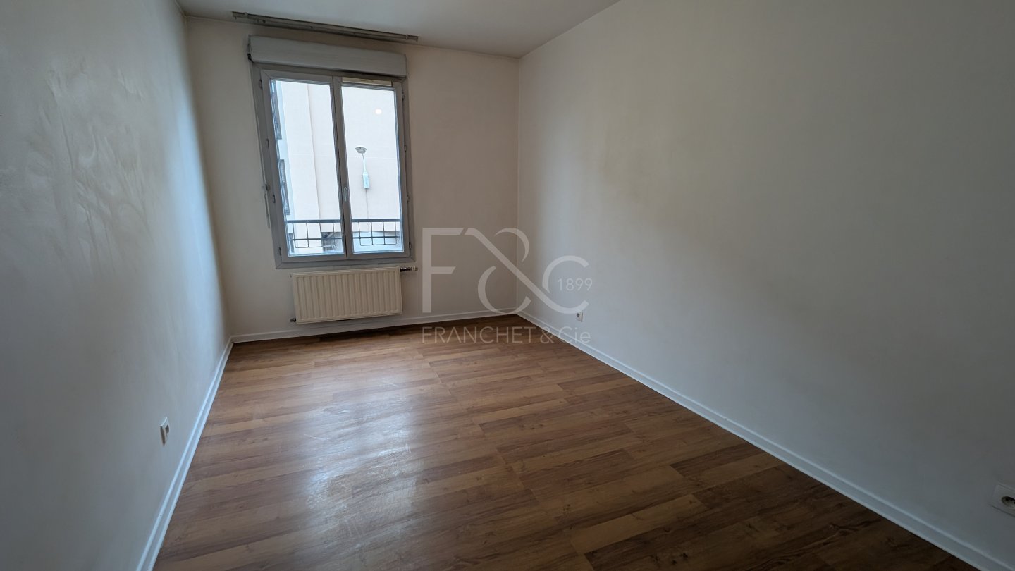 APPARTEMENT T3 A LOUER - LYON 5EME ARRONDISSEMENT - 69.89 m2 - 1 075 &euro; charges comprises par mois