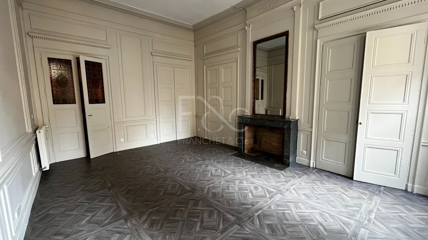 APPARTEMENT T3 A LOUER - LYON 5EME ARRONDISSEMENT - 91.15 m2 - 1370€ charges comprises par mois