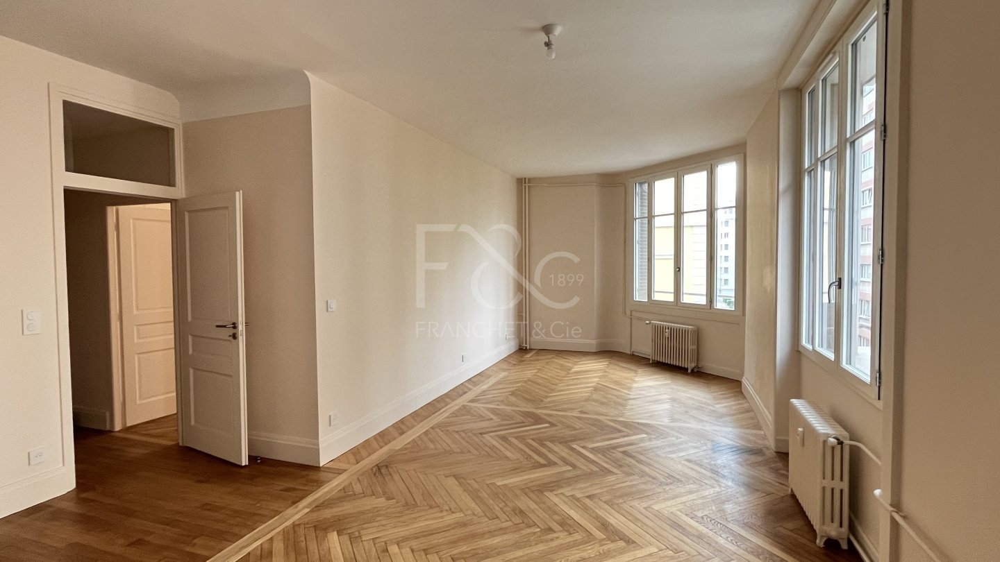 APPARTEMENT T3 A LOUER - LYON 6EME ARRONDISSEMENT - 86.08 m2 - 1 410 &euro; charges comprises par mois