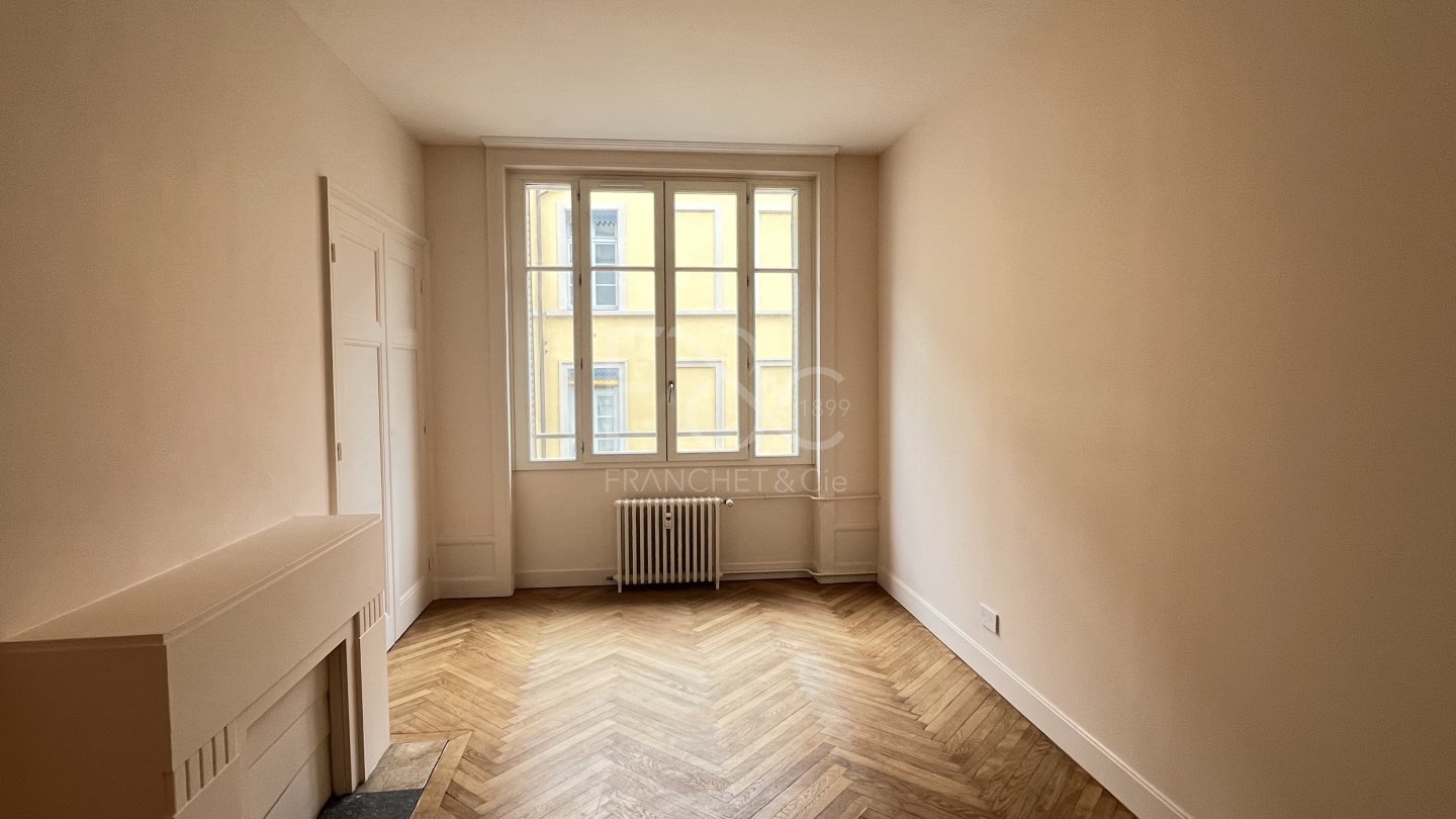 APPARTEMENT T3 A LOUER - LYON 6EME ARRONDISSEMENT - 86.08 m2 - 1 410 &euro; charges comprises par mois