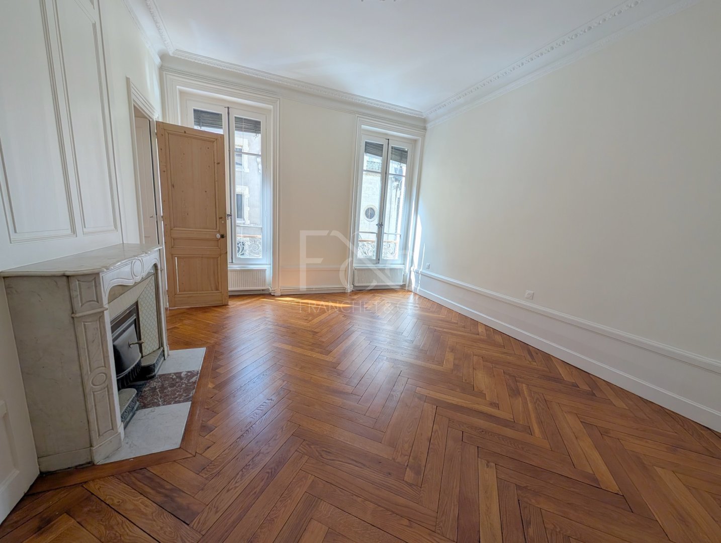 APPARTEMENT T3 A LOUER - LYON 6EME ARRONDISSEMENT - 87.43 m2 - 1 421 &euro; charges comprises par mois