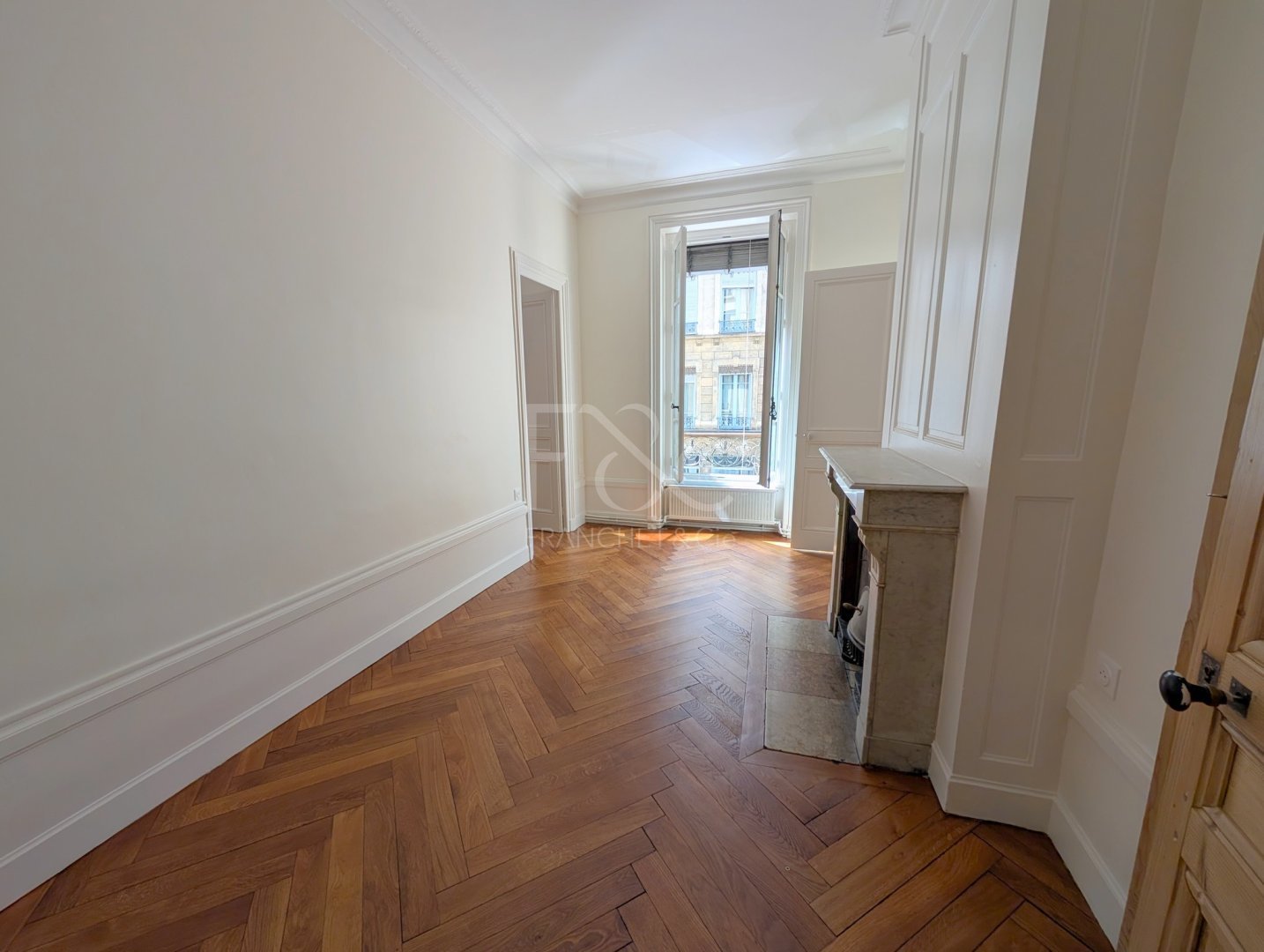 APPARTEMENT T3 A LOUER - LYON 6EME ARRONDISSEMENT - 87.43 m2 - 1 421 &euro; charges comprises par mois