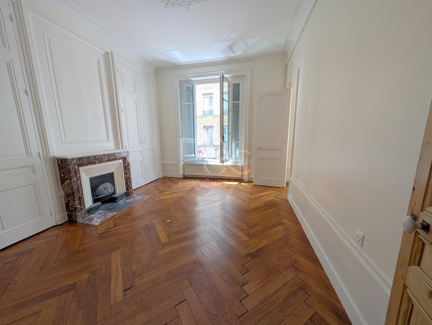 APPARTEMENT T3 A LOUER - LYON 6EME ARRONDISSEMENT - 87.43 m2 - 1 421 &euro; charges comprises par mois