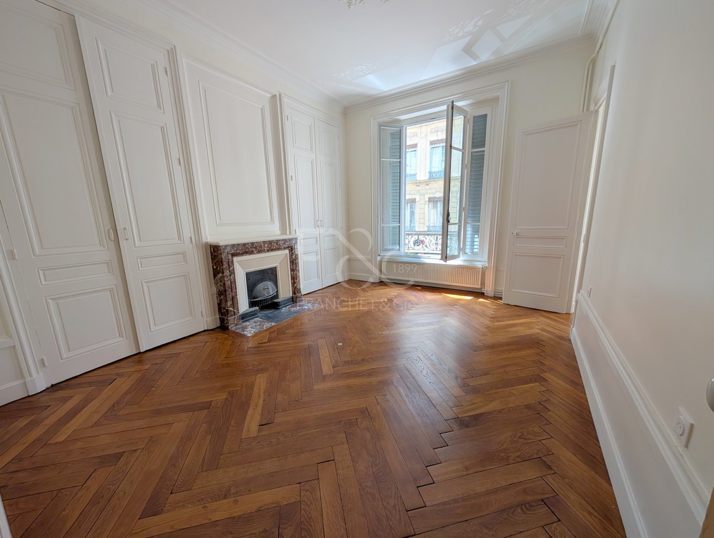 APPARTEMENT T3 A LOUER - LYON 6EME ARRONDISSEMENT - 87.43 m2 - 1 421 &euro; charges comprises par mois