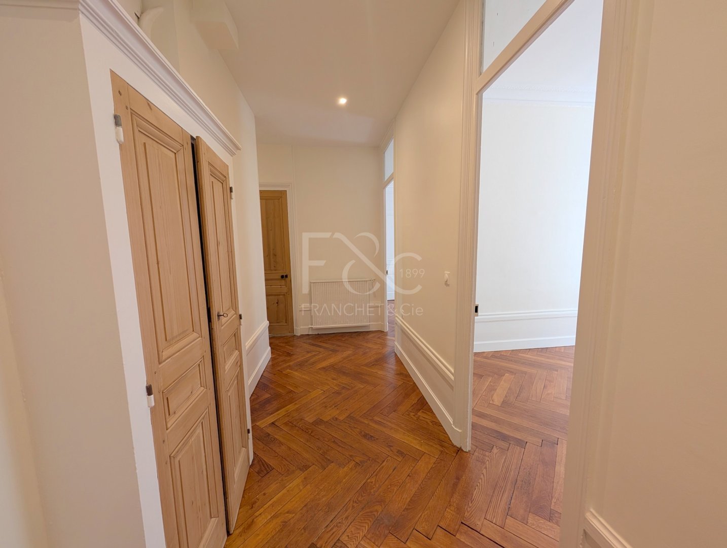 APPARTEMENT T3 A LOUER - LYON 6EME ARRONDISSEMENT - 87.43 m2 - 1 421 &euro; charges comprises par mois