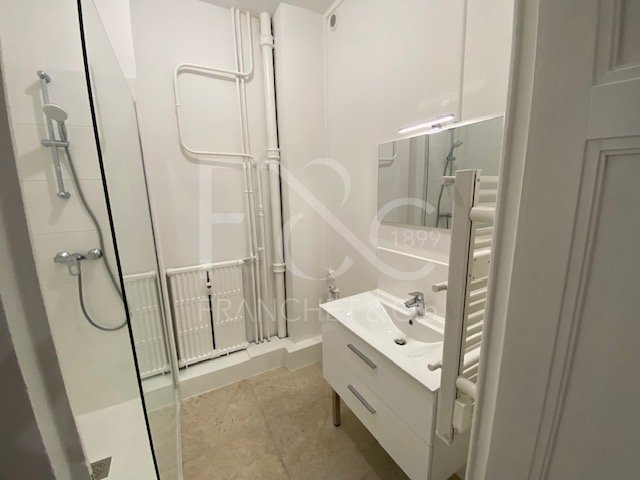 APPARTEMENT T3 A LOUER - LYON 6EME ARRONDISSEMENT - 72.77 m2 - 1 380 &euro; charges comprises par mois
