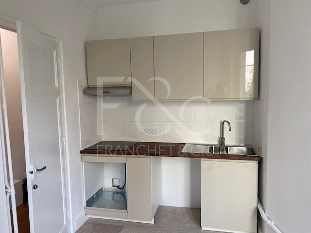 APPARTEMENT T3 A LOUER - LYON 6EME ARRONDISSEMENT - 72.77 m2 - 1 380 &euro; charges comprises par mois