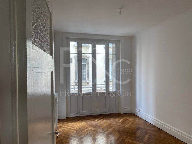 APPARTEMENT T3 A LOUER - LYON 6EME ARRONDISSEMENT - 72.77 m2 - 1 380 &euro; charges comprises par mois