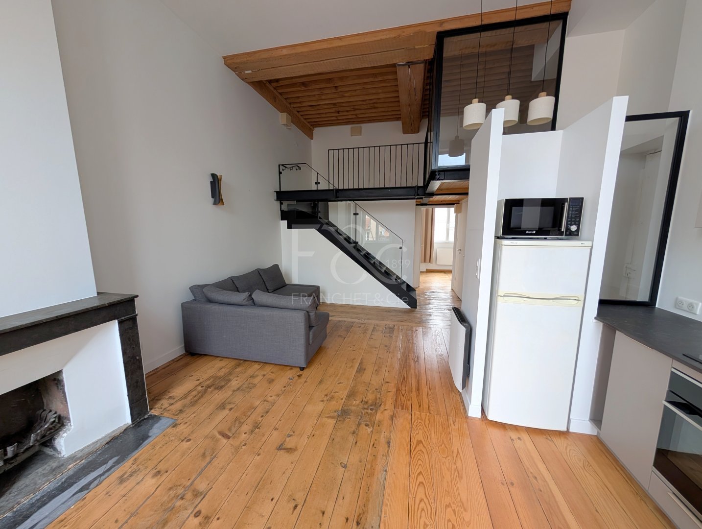 APPARTEMENT T3 A LOUER - LYON 6EME ARRONDISSEMENT - 59.54 m2 - 1 680 &euro; charges comprises par mois