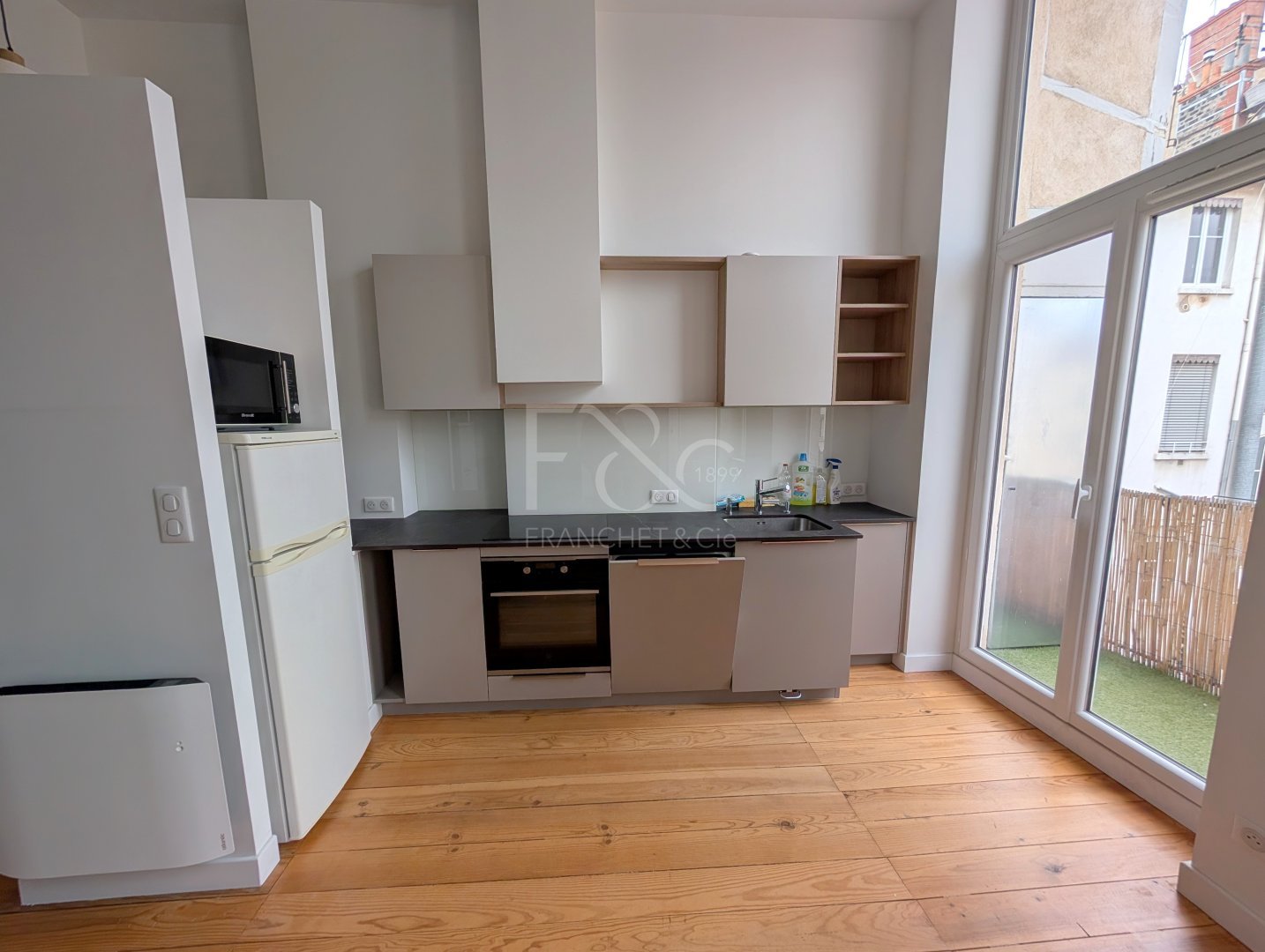 APPARTEMENT T3 A LOUER - LYON 6EME ARRONDISSEMENT - 59.54 m2 - 1 680 &euro; charges comprises par mois