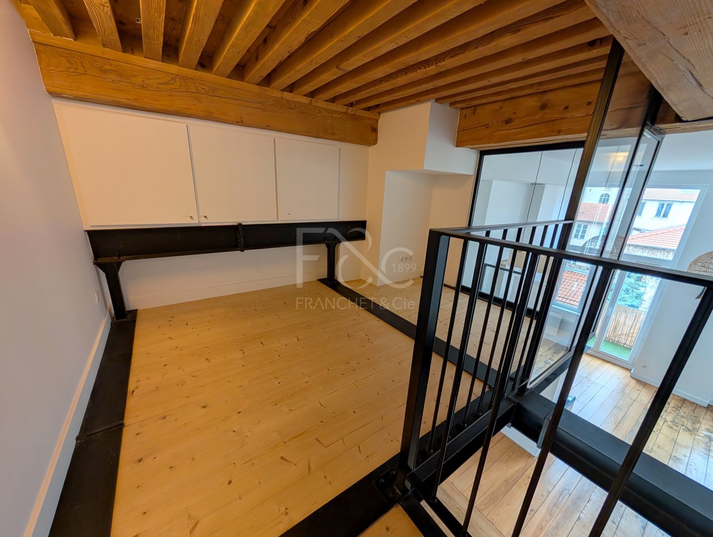 APPARTEMENT T3 A LOUER - LYON 6EME ARRONDISSEMENT - 59.54 m2 - 1 680 &euro; charges comprises par mois