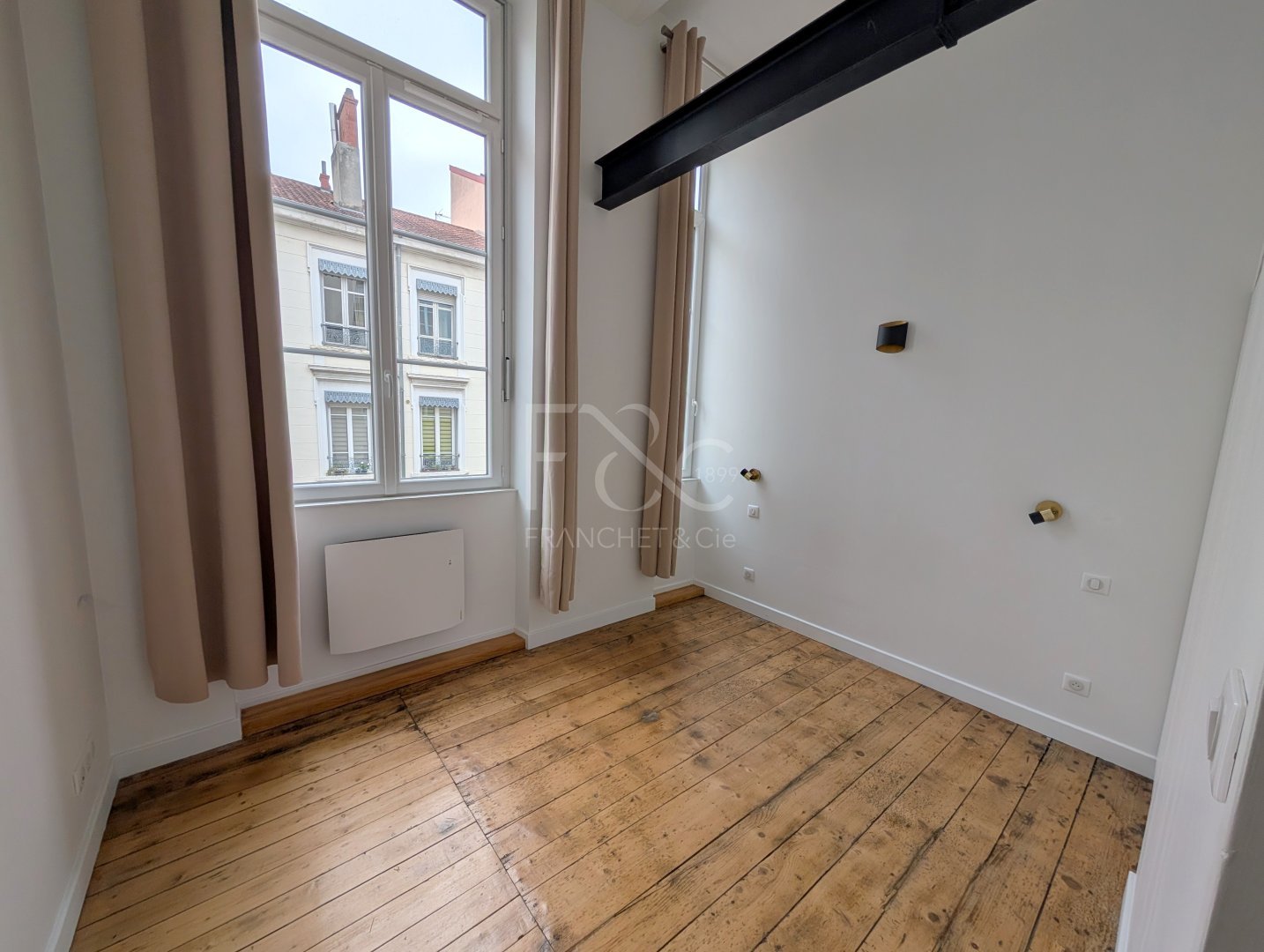 APPARTEMENT T3 A LOUER - LYON 6EME ARRONDISSEMENT - 59.54 m2 - 1 680 &euro; charges comprises par mois
