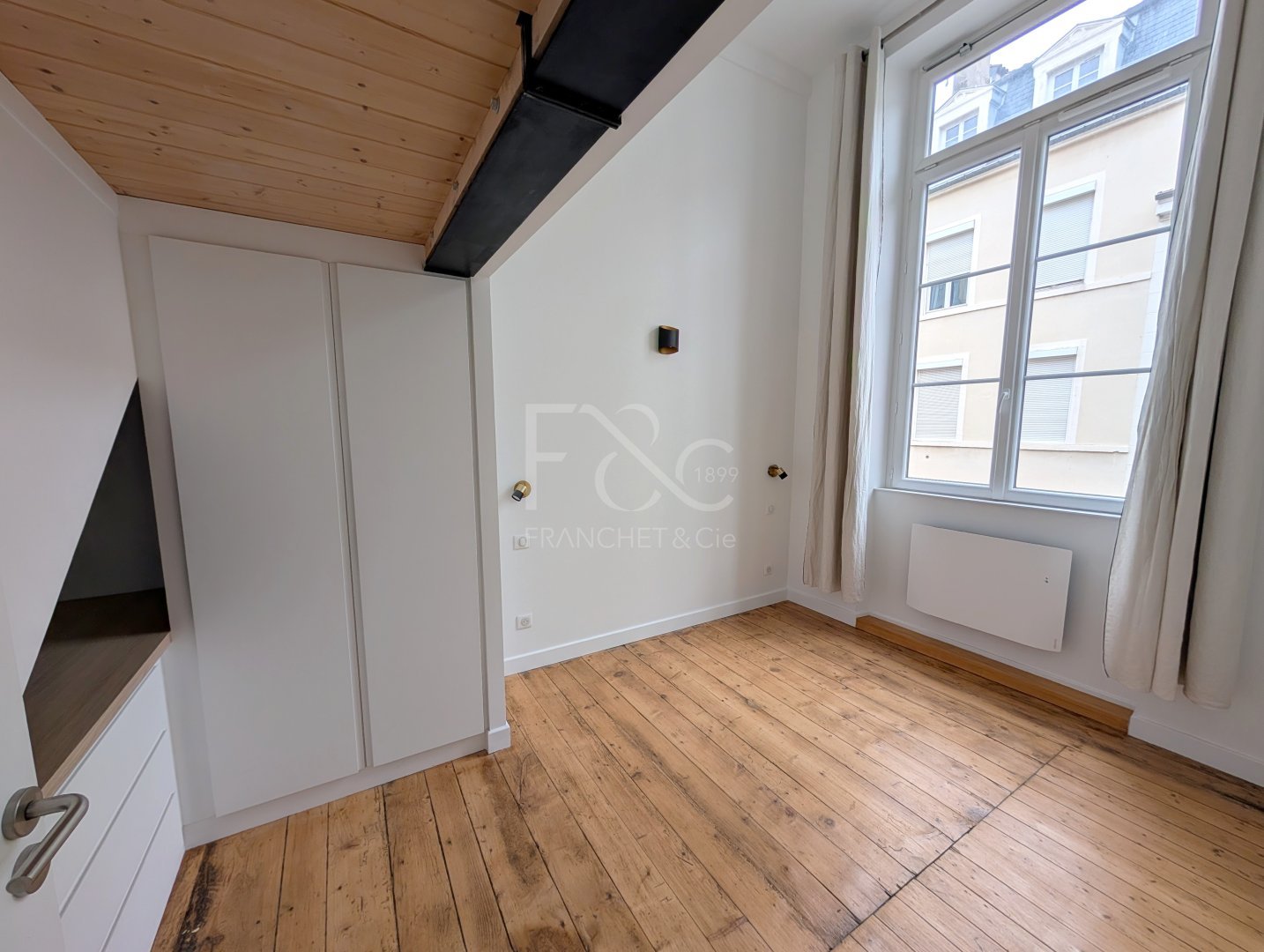 APPARTEMENT T3 A LOUER - LYON 6EME ARRONDISSEMENT - 59.54 m2 - 1 680 &euro; charges comprises par mois