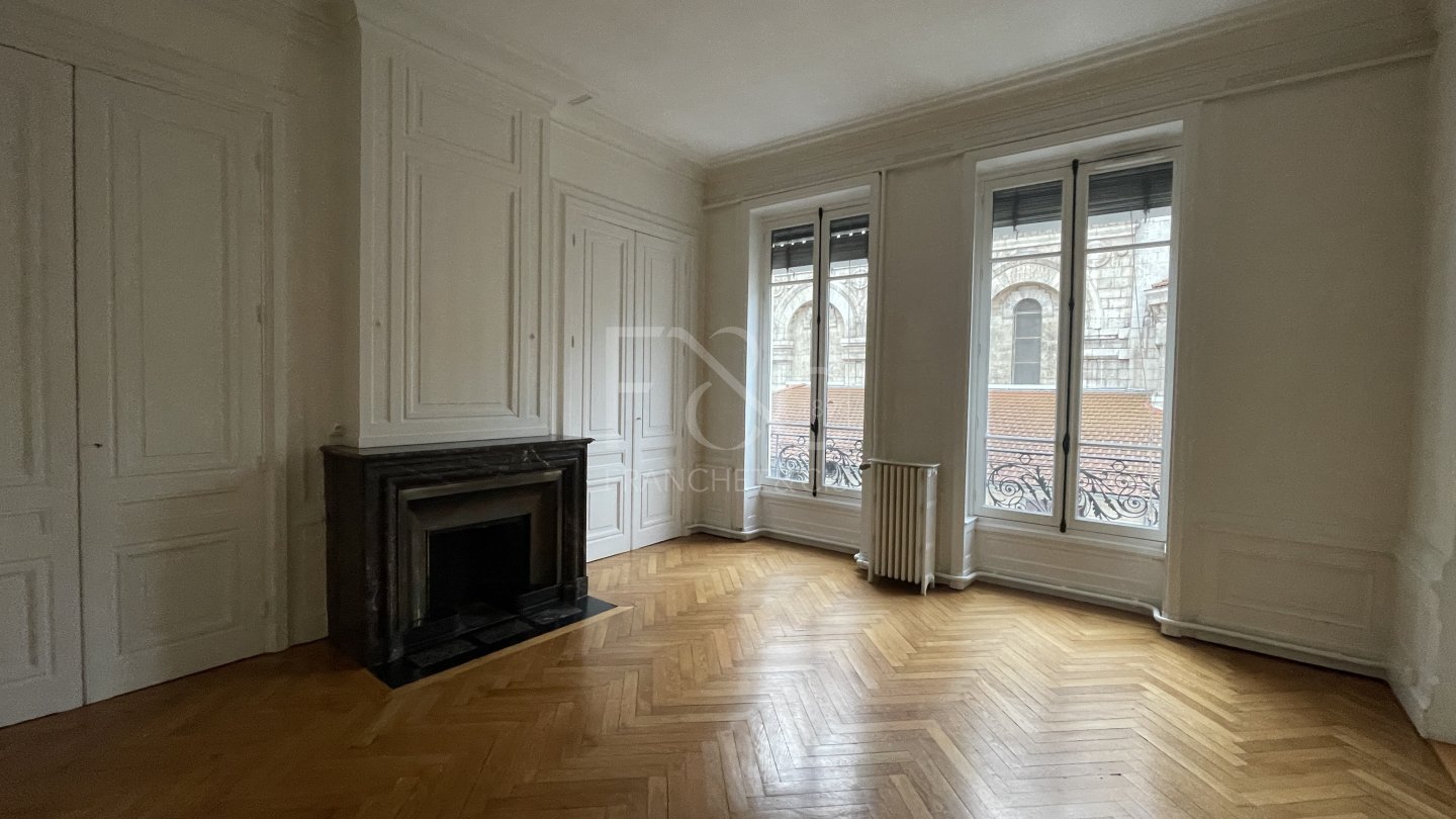 APPARTEMENT T3 A LOUER - LYON 6EME ARRONDISSEMENT - 88.49 m2 - 1450€ charges comprises par mois