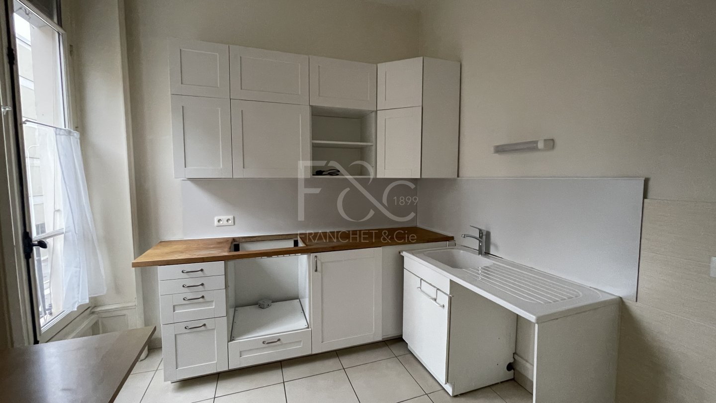 APPARTEMENT T3 A LOUER - LYON 6EME ARRONDISSEMENT - 88.49 m2 - 1450€ charges comprises par mois