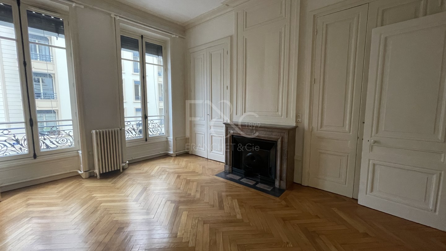 APPARTEMENT T3 A LOUER - LYON 6EME ARRONDISSEMENT - 88.49 m2 - 1450€ charges comprises par mois