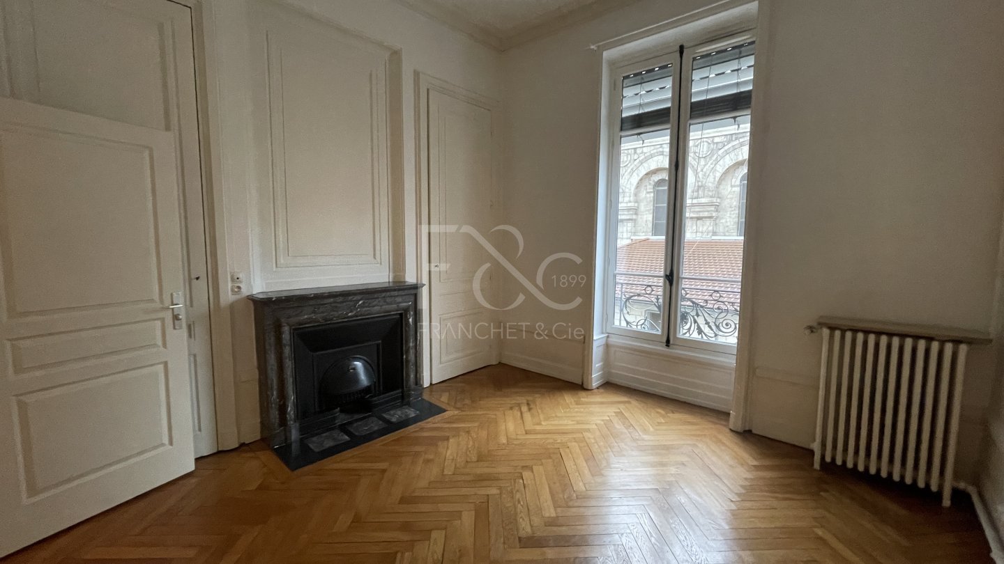 APPARTEMENT T3 A LOUER - LYON 6EME ARRONDISSEMENT - 88.49 m2 - 1450€ charges comprises par mois