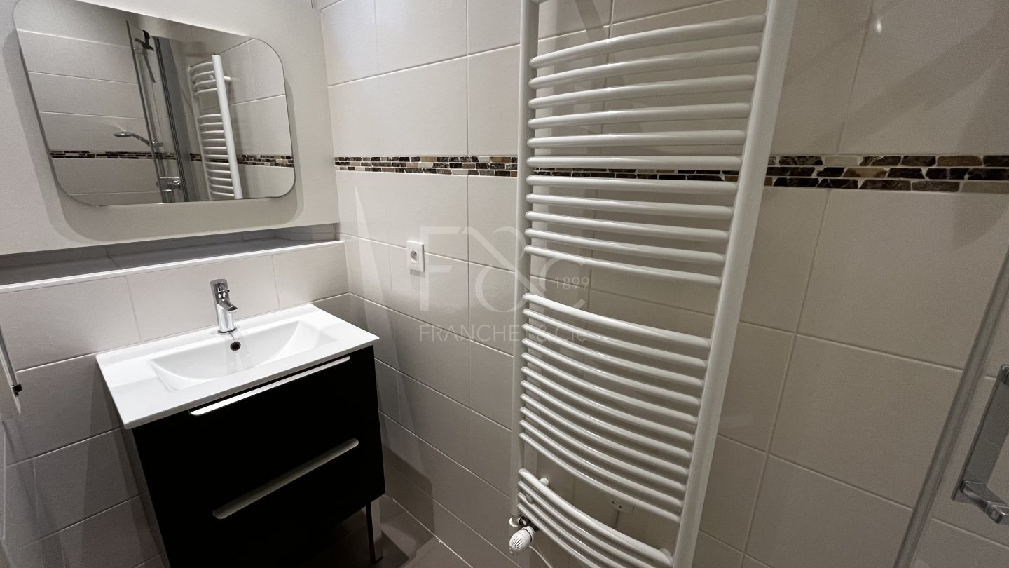 APPARTEMENT T3 A LOUER - LYON 6EME ARRONDISSEMENT - 118.04 m2 - 1910€ charges comprises par mois