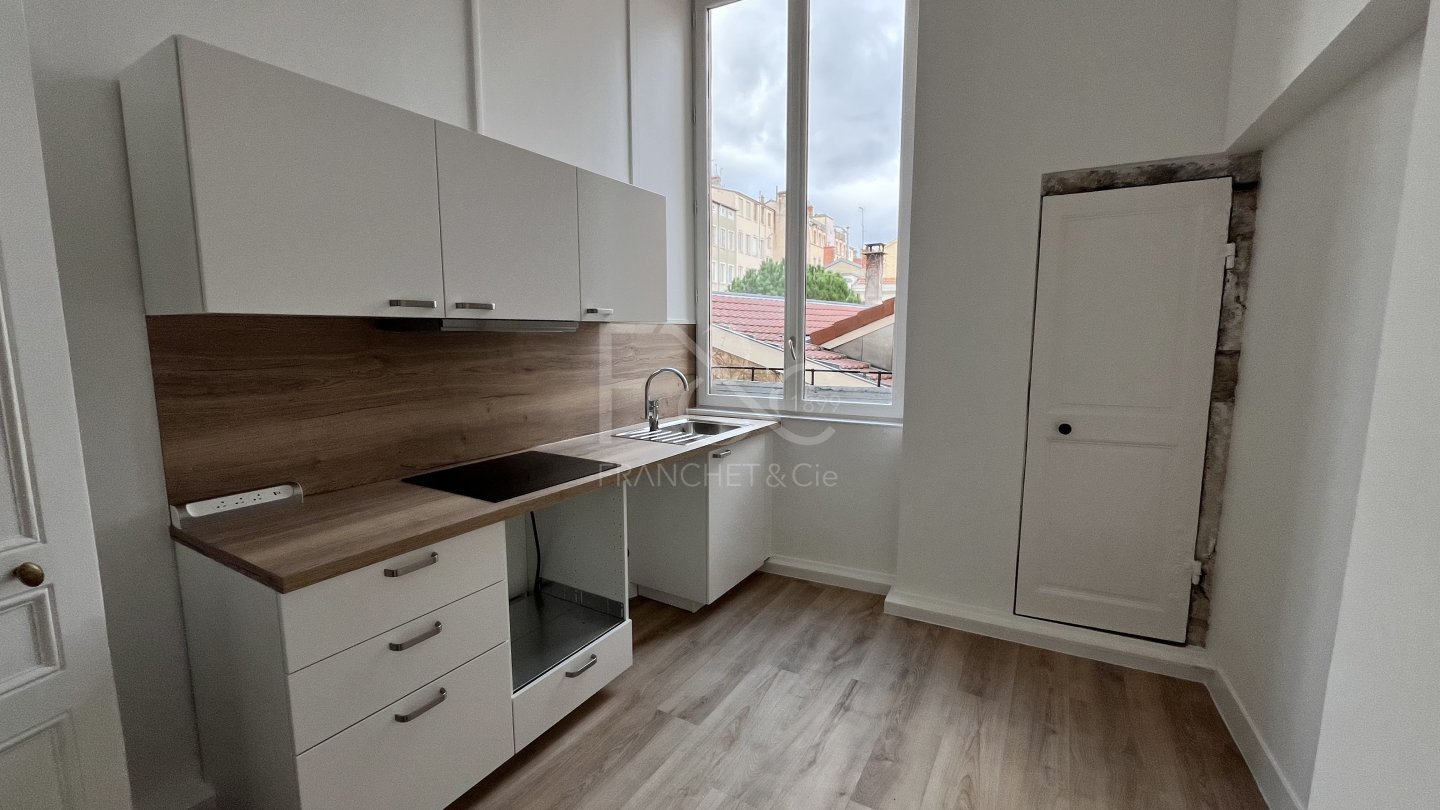 APPARTEMENT T3 A LOUER - LYON 6EME ARRONDISSEMENT - 58.47 m2 - 1180€ charges comprises par mois