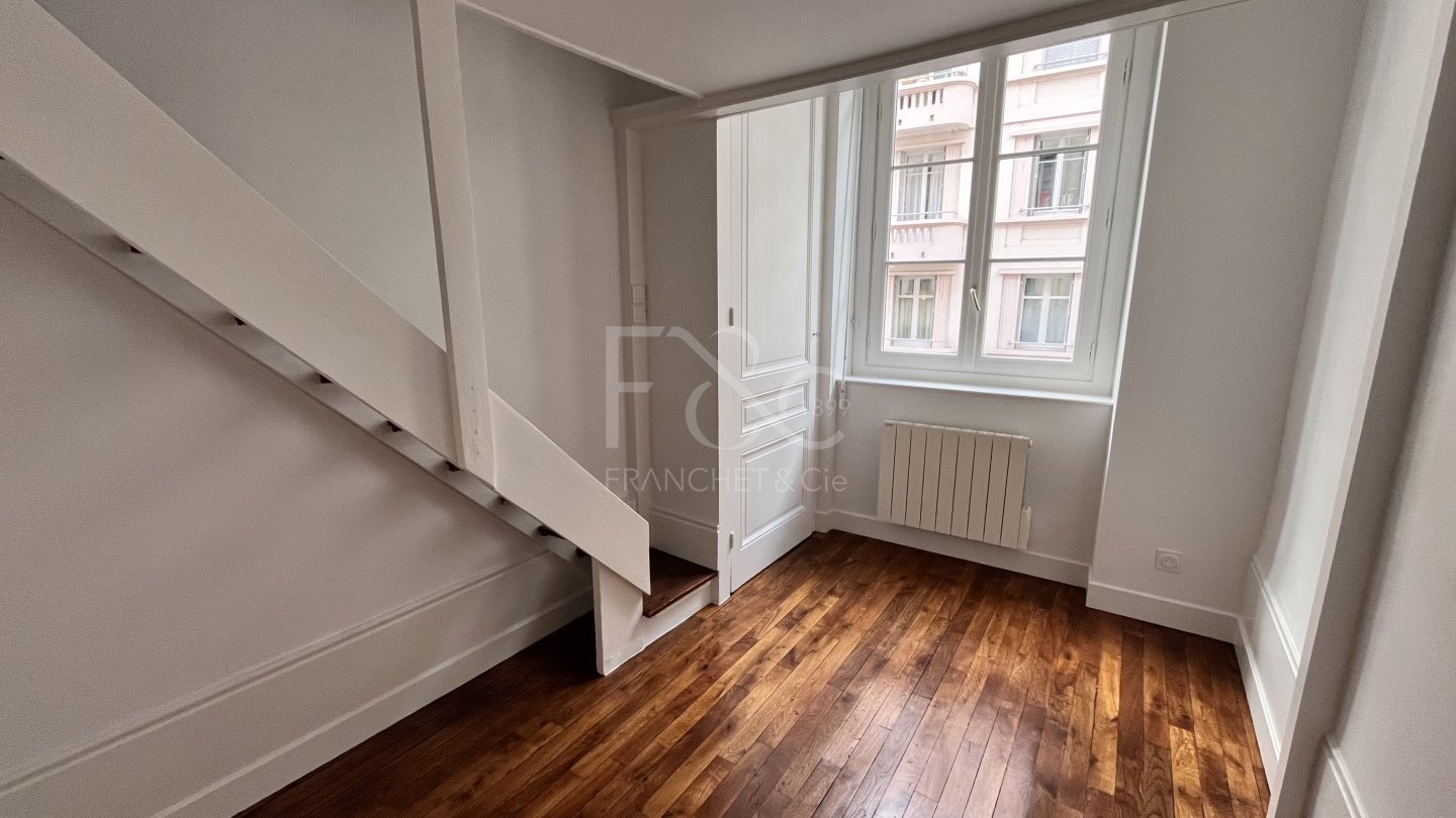 APPARTEMENT T3 A LOUER - LYON 6EME ARRONDISSEMENT - 58.47 m2 - 1180€ charges comprises par mois
