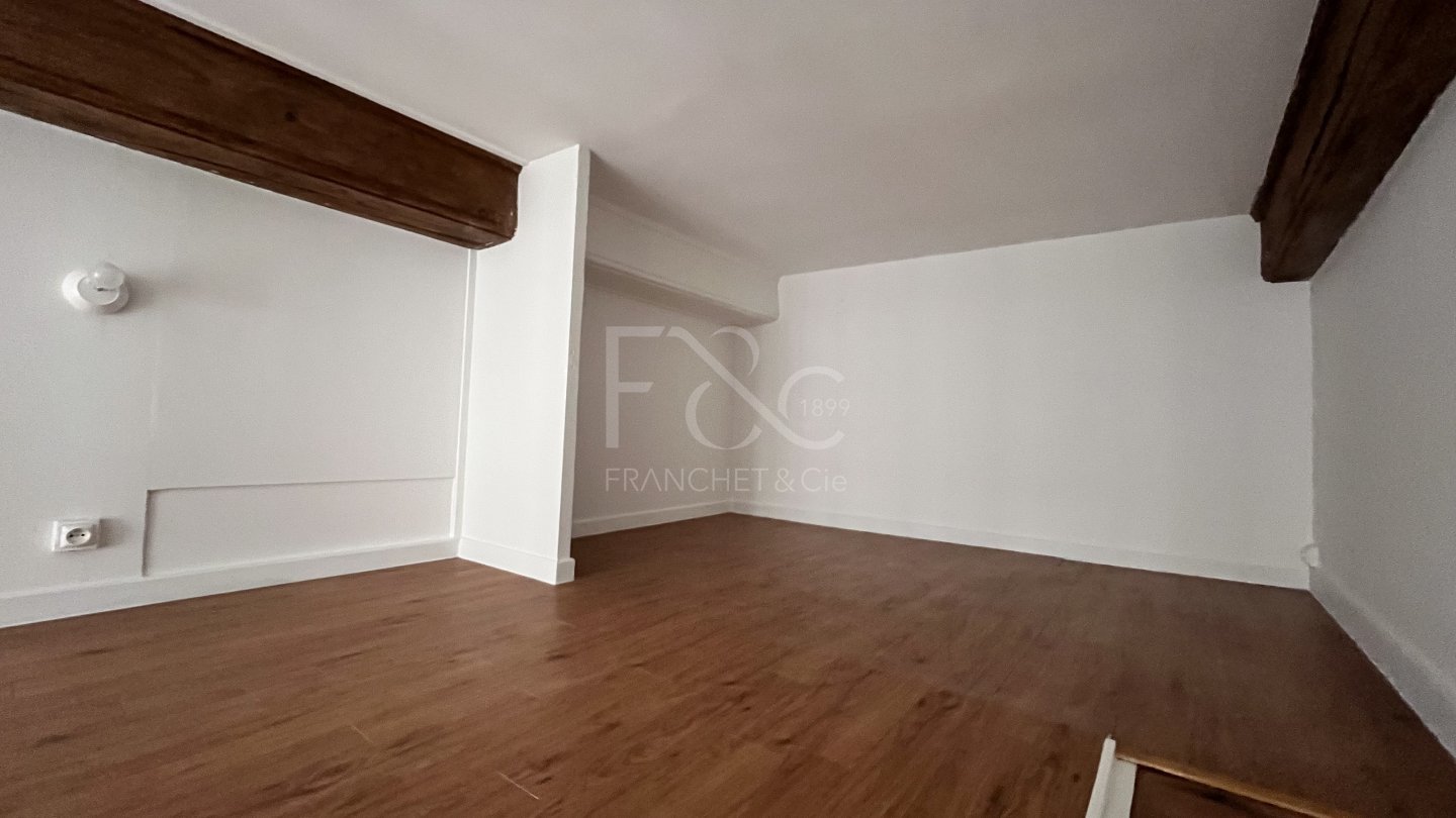 APPARTEMENT T3 A LOUER - LYON 6EME ARRONDISSEMENT - 58.47 m2 - 1180€ charges comprises par mois