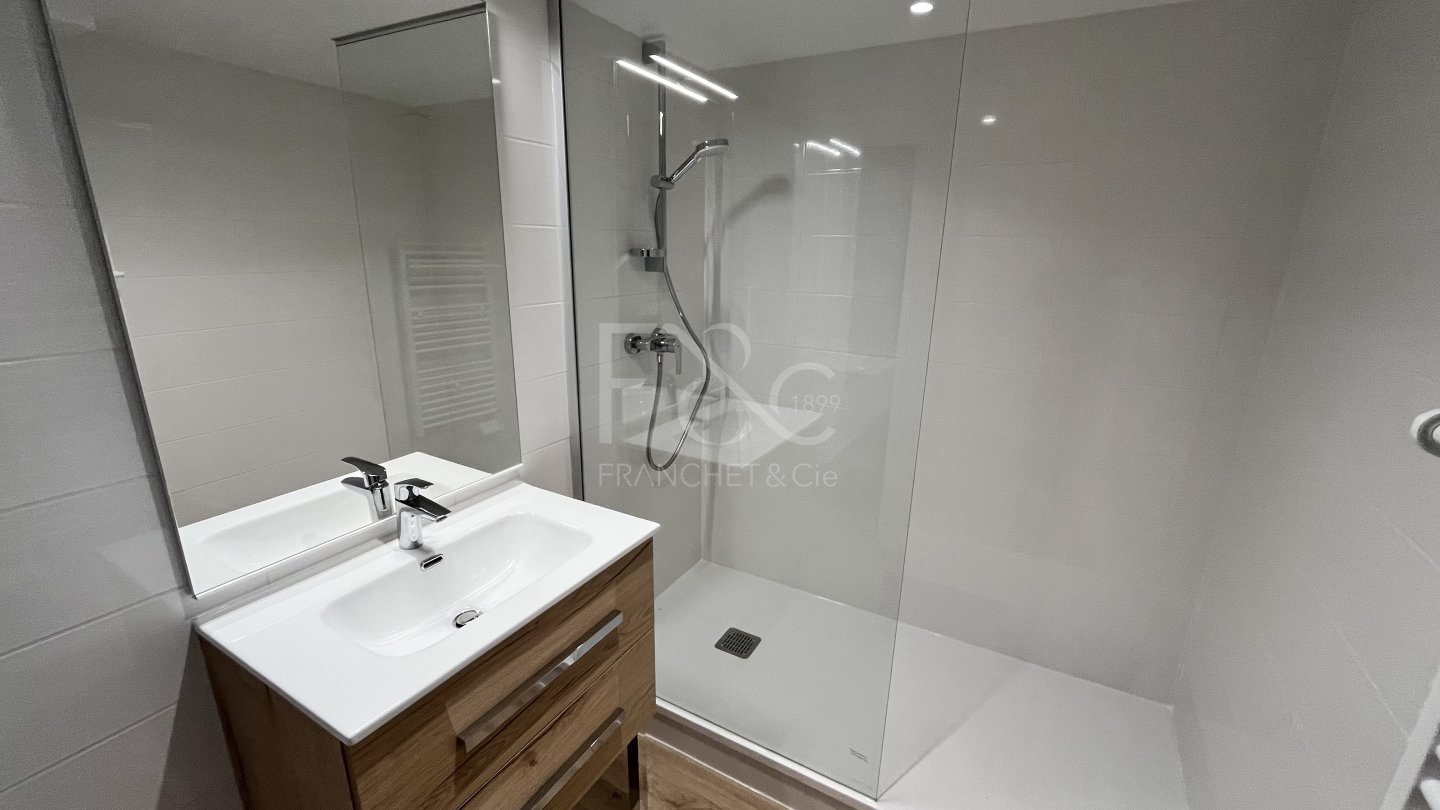 APPARTEMENT T3 A LOUER - LYON 6EME ARRONDISSEMENT - 58.47 m2 - 1180€ charges comprises par mois