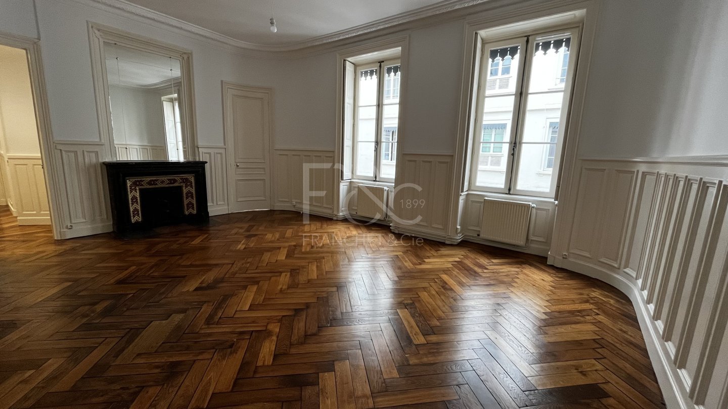 APPARTEMENT T3 A LOUER - LYON 6EME ARRONDISSEMENT - 72.85 m2 - 1�184�&euro; charges comprises par mois