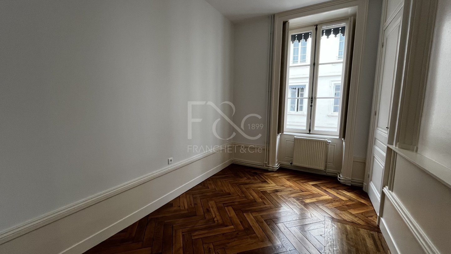 APPARTEMENT T3 A LOUER - LYON 6EME ARRONDISSEMENT - 72.85 m2 - 1�184�&euro; charges comprises par mois