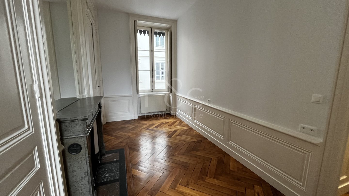 APPARTEMENT T3 A LOUER - LYON 6EME ARRONDISSEMENT - 72.85 m2 - 1�184�&euro; charges comprises par mois