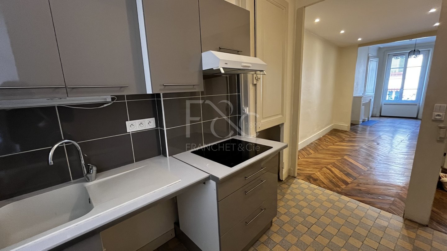 APPARTEMENT T3 A LOUER - LYON 7EME ARRONDISSEMENT - 57.87 m2 - 918�&euro; charges comprises par mois