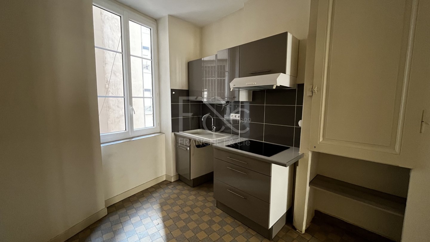 APPARTEMENT T3 A LOUER - LYON 7EME ARRONDISSEMENT - 57.87 m2 - 918�&euro; charges comprises par mois
