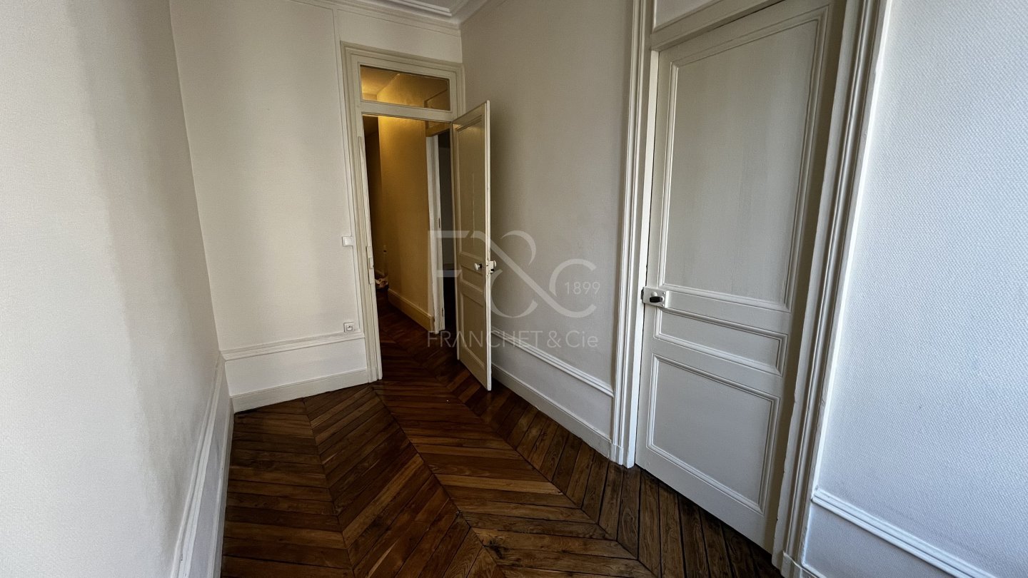 APPARTEMENT T3 A LOUER - LYON 7EME ARRONDISSEMENT - 57.87 m2 - 918�&euro; charges comprises par mois