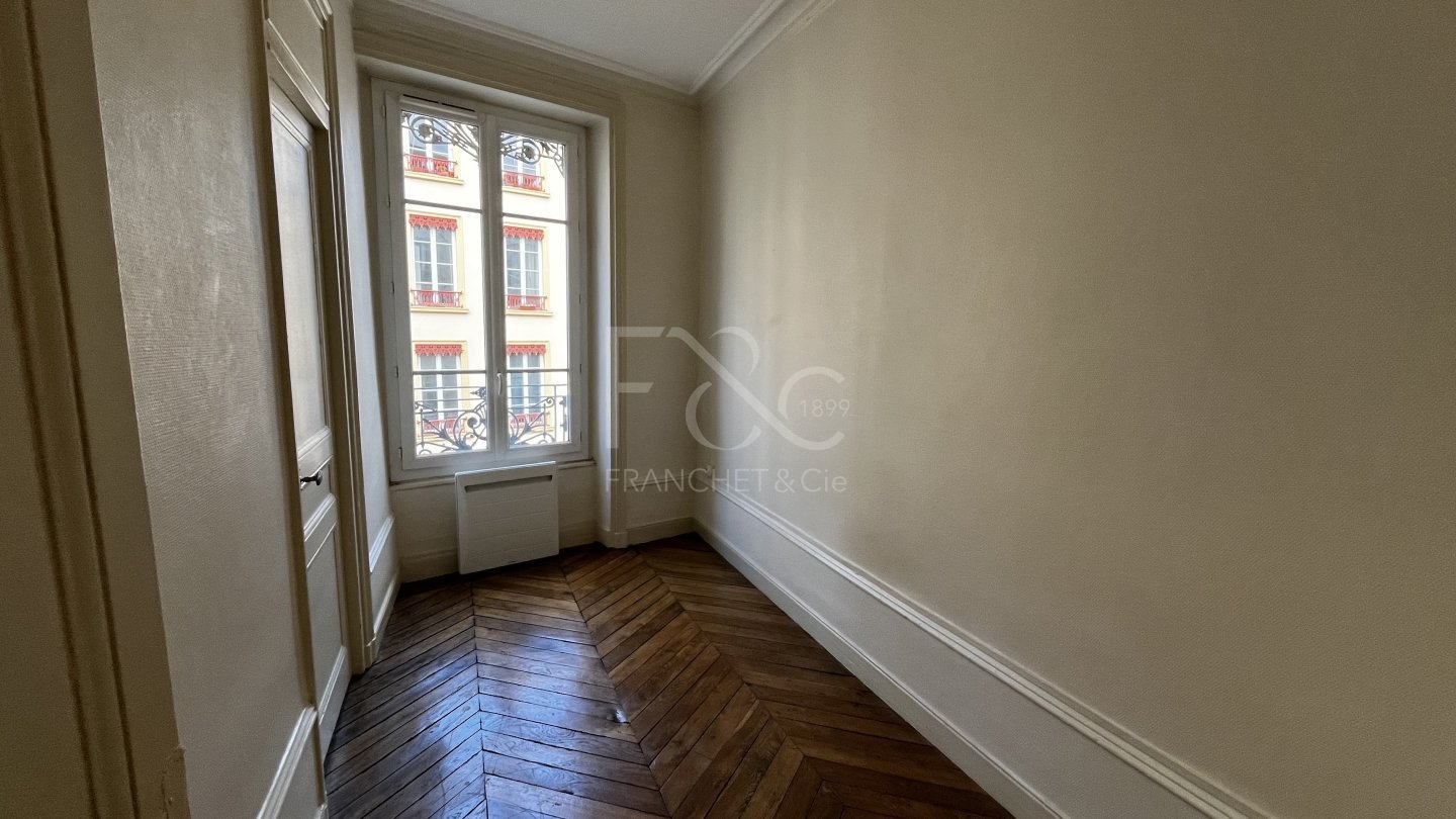 APPARTEMENT T3 A LOUER - LYON 7EME ARRONDISSEMENT - 57.87 m2 - 918�&euro; charges comprises par mois