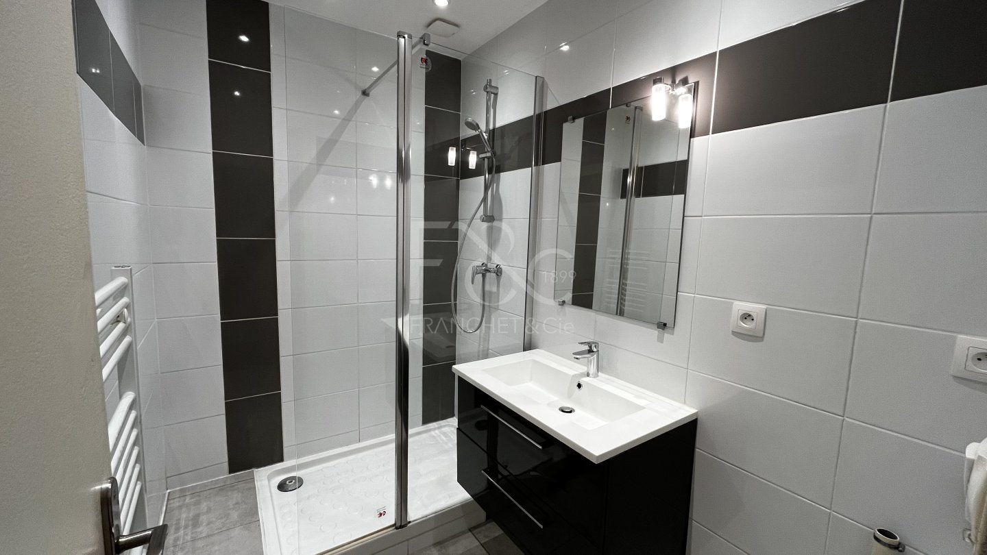 APPARTEMENT T3 A LOUER - LYON 7EME ARRONDISSEMENT - 57.87 m2 - 918�&euro; charges comprises par mois