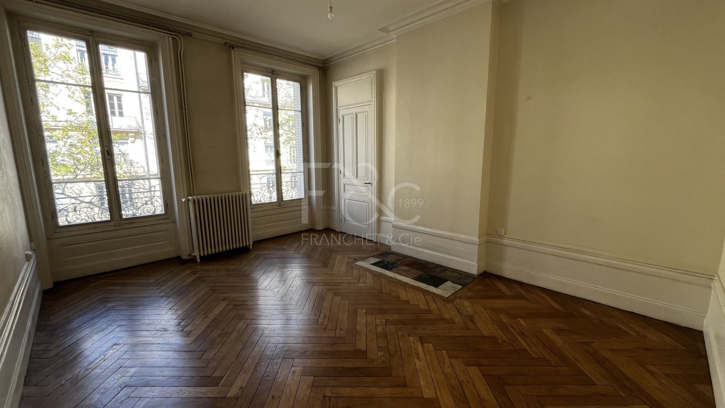 APPARTEMENT T3 A LOUER - LYON 7EME ARRONDISSEMENT - 88.48 m2 - 1 341 &euro; charges comprises par mois
